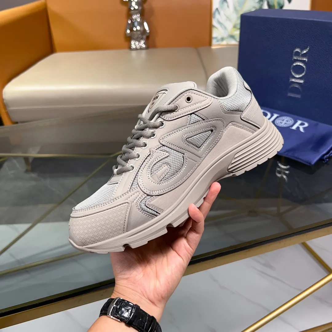 Men's Men's Shoes💰P460💰【DIOR】Dior's new B30 low-top sneakers✅ Carefully crafted from gray mesh fabric and white technical fabric, it features a CD30" graphic logo, and "DIO~B30" and "CD30" logos on the heel and tongue. The extra-light sculpted rubber sole is paired with iconic embellishments to enhance style, and internal stretch details create an ideal and comfortable wearing experience. Can be matched with a variety of casual looks to highlight a fashionable and modern sports style. Size: 38-44 (45 can be customized)